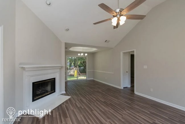 Building Photo - 3 br, 2 bath House - 669 Wellington Drive ...