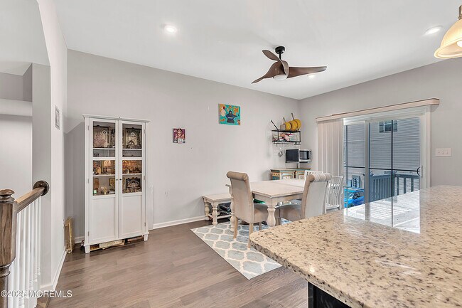 Building Photo - 605 Bayside Ct