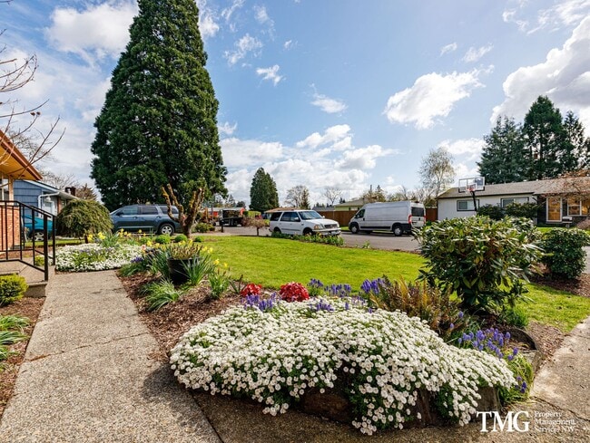 Building Photo - Beautiful 2 Bedroom 1 Bathroom Home with 2...