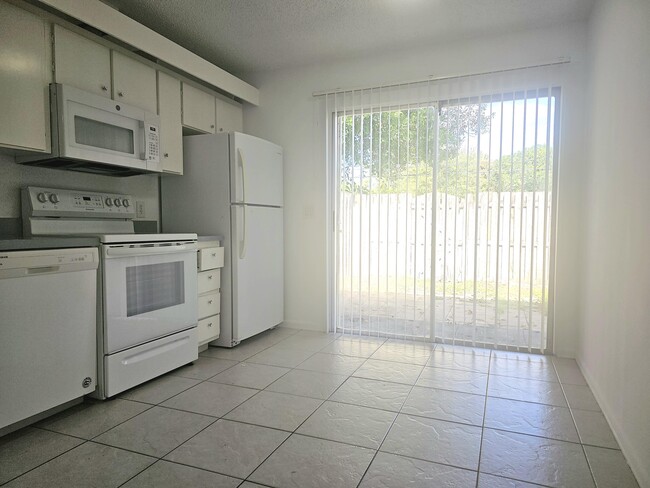 Building Photo - 4635 Orleans A Ct