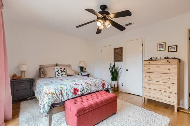 Foto del edificio - 1240 Barton Hills Dr