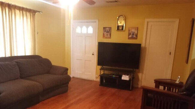Foto del edificio - 1028 Ellingson Ln