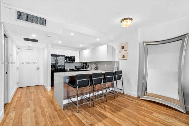 Foto del edificio - 2301 Collins Ave