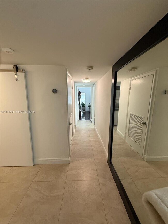 Foto del edificio - 600 NE 36th St