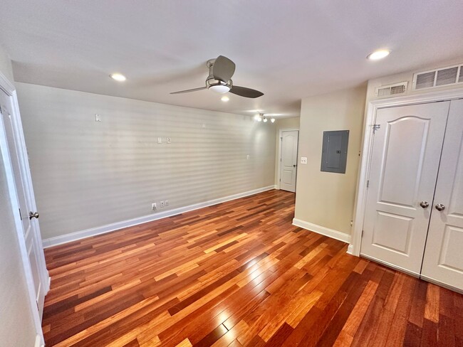 Foto del edificio - Enchanting Eckington 1 Bedroom Modern Condo w/Washer & Dryer