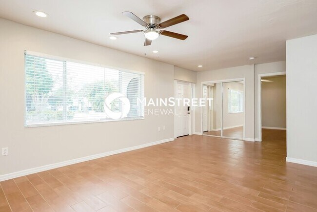 Foto del edificio - 3 Bedroom Pet-Friendly Home in Fort Myers, FL with Main Street Renewal