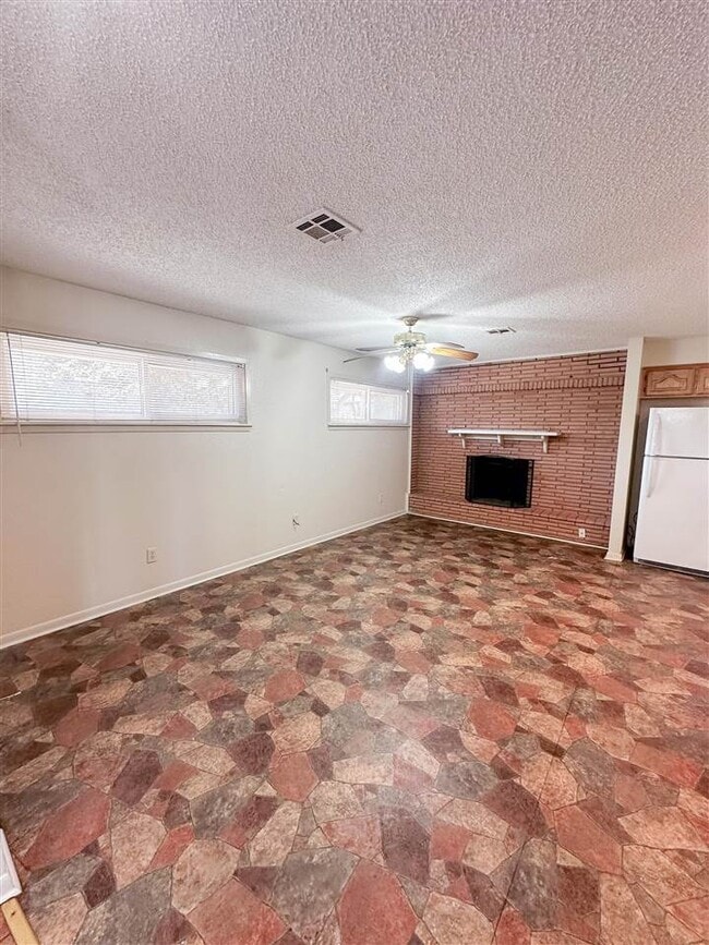 Building Photo - 924 NW Runyon Rd