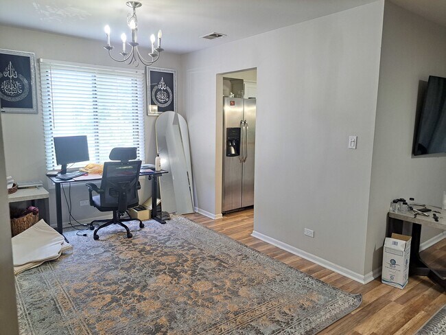 Building Photo - 905 Knottingham Dr