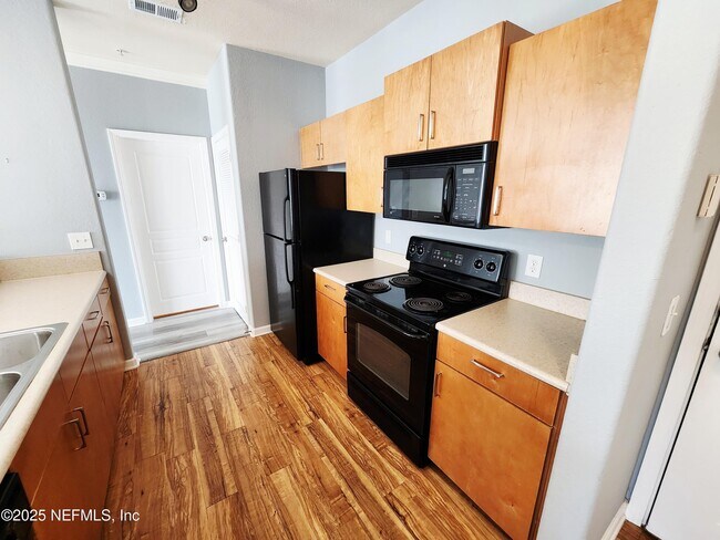 Foto del edificio - 8290 Gate Pkwy W