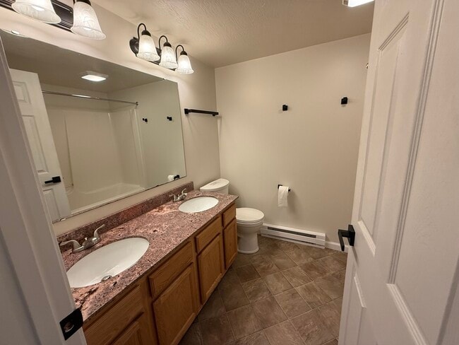 Building Photo - 30 Country Aire Ln