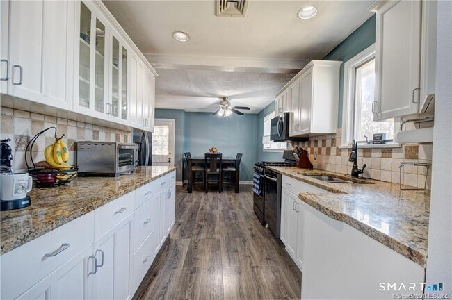 Building Photo - 96 Cornflower Dr