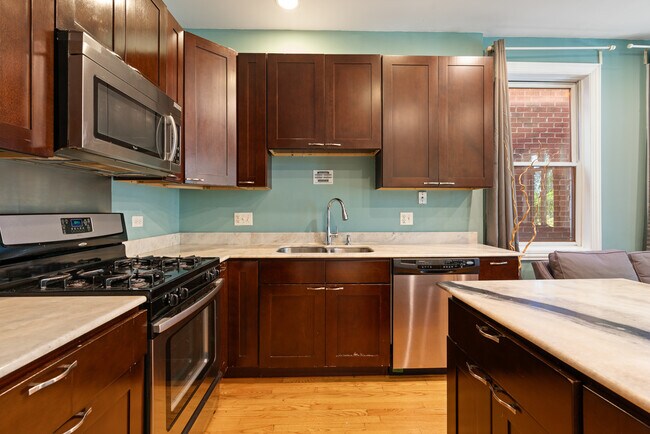 Building Photo - 2337 W Maypole Ave
