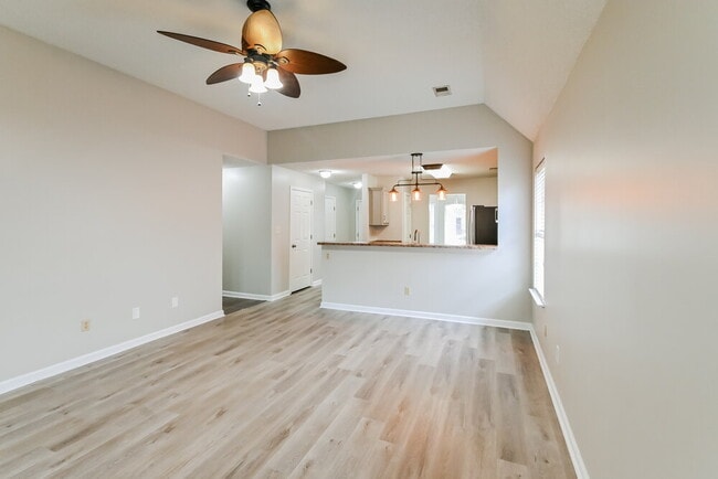 Building Photo - 8262 Regal Bend Dr