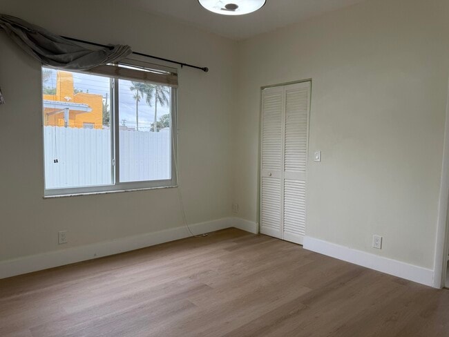 Foto del edificio - 509 Plymouth Rd