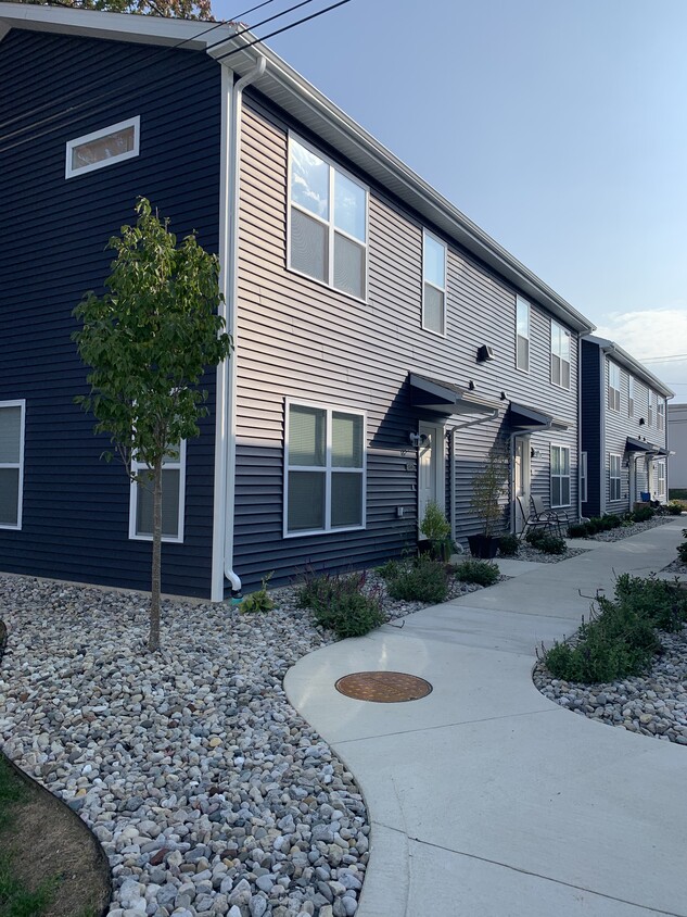 Foto principal - 6708 Old Trail Rd