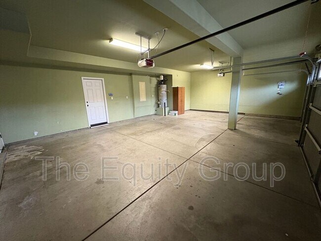 Building Photo - 3116 W Buena Vista Ave