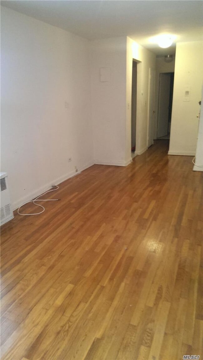 Foto del edificio - 87-20-87175 175th St