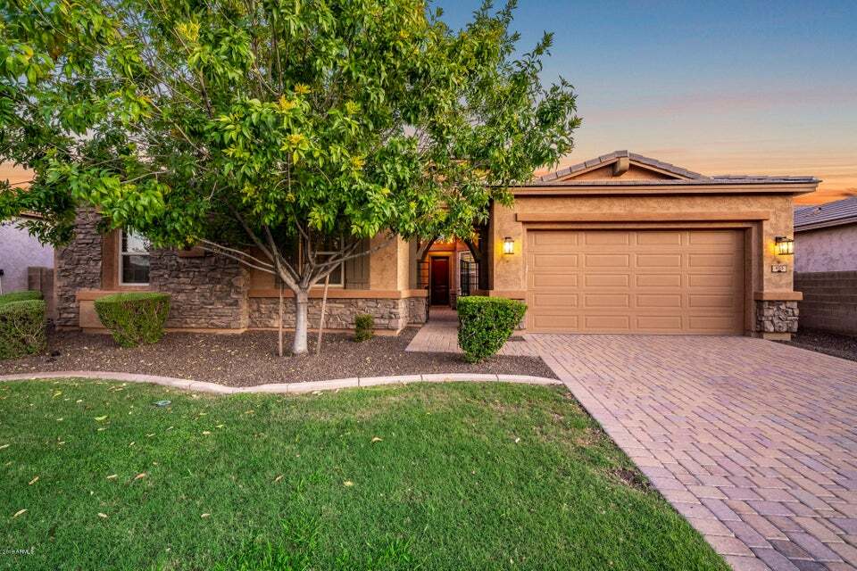 Primary Photo - 953 E Boston St