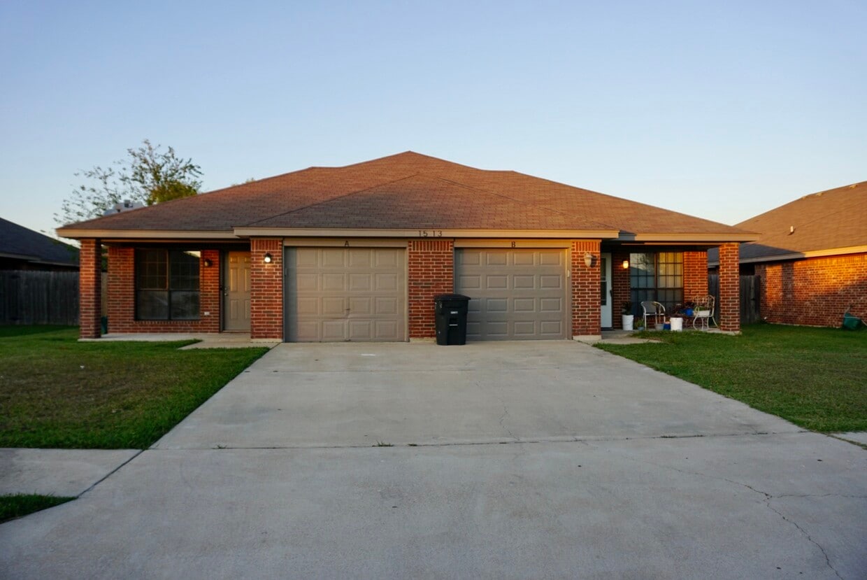 Primary Photo - 1513 Nicholas Cir