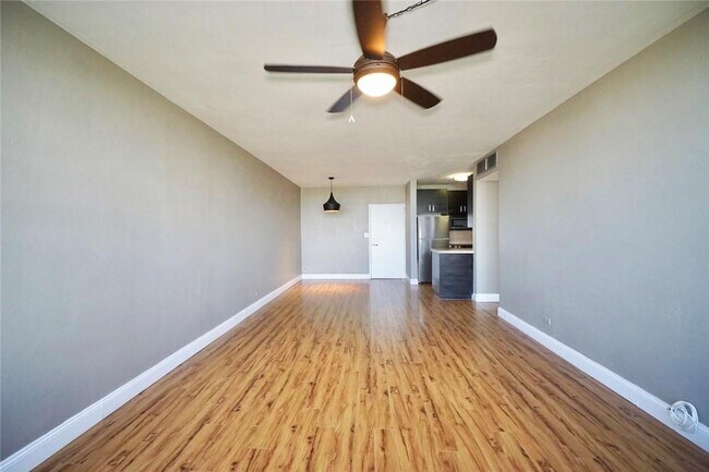 Building Photo - PARKVIEW POINT CONDO