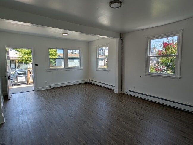 Building Photo - 710 Sewell Ave