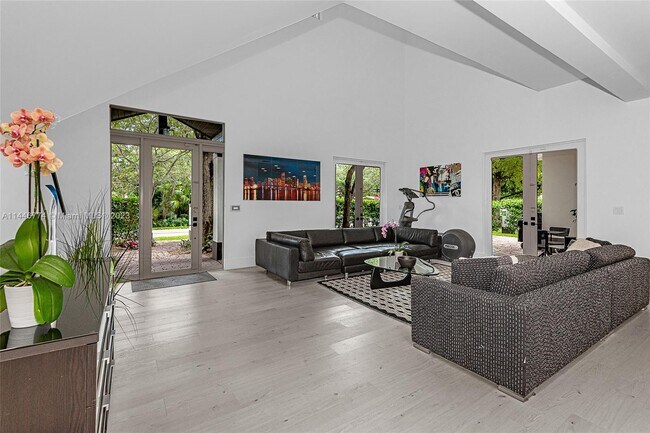 Building Photo - 9550 SW 73rd Ave