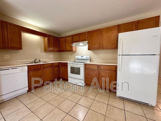 Building Photo - 2 Zell Ln