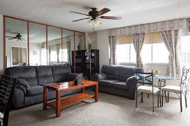 Foto del edificio - 2442 Kuhio Ave