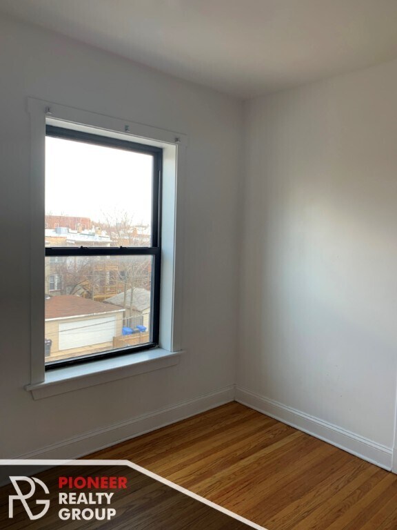 Building Photo - Live right in the heart of Logan Square