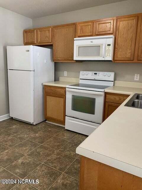 Building Photo - 701 Streamwood Dr