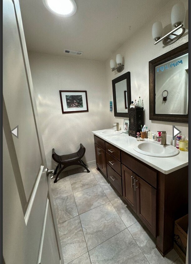 Building Photo - Beautiful 3bd/2bath home