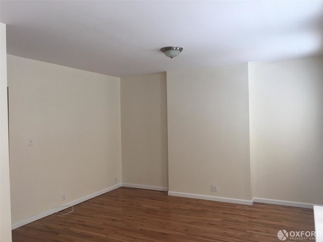 Building Photo - 254 Kingston Ave