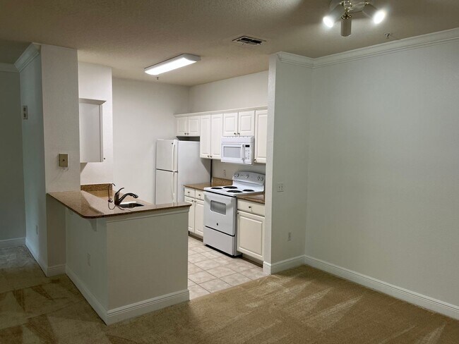 Foto del edificio - 1Bdrm 1Bath -- Gated Community of Southern...