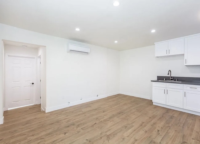 Foto del edificio - 15808 Chatsworth St