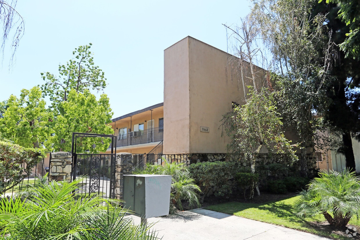 Building Photo - Stuart Apartments