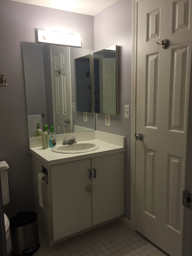 Bathroom - 146 Front St