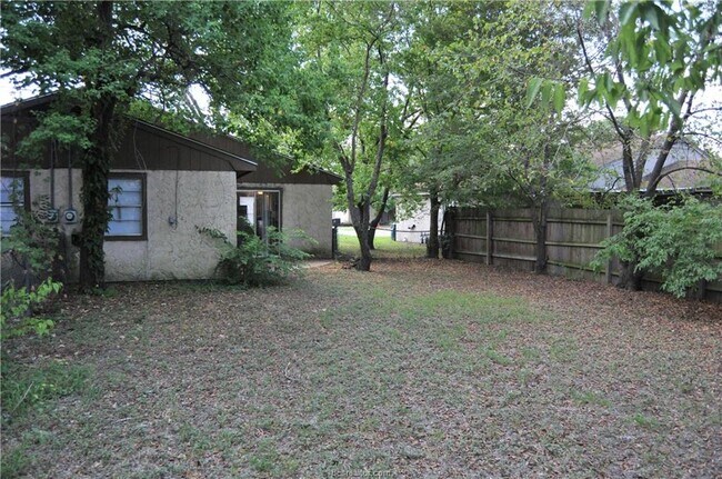 Foto del edificio - 1511 Pine Ridge Dr