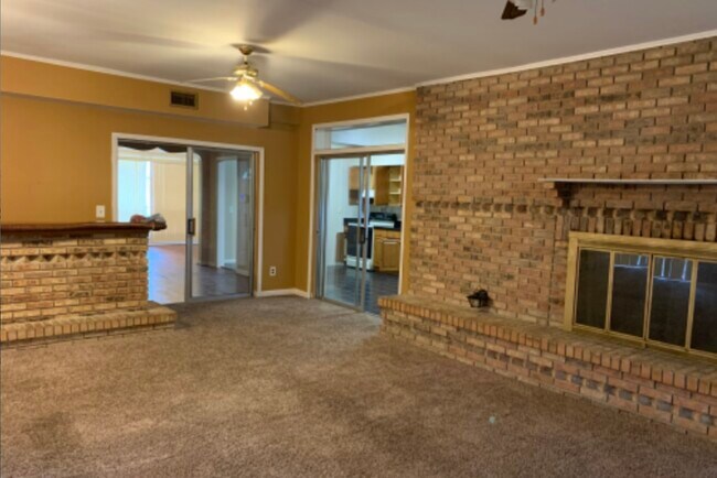 Building Photo - 1504 W 24th St