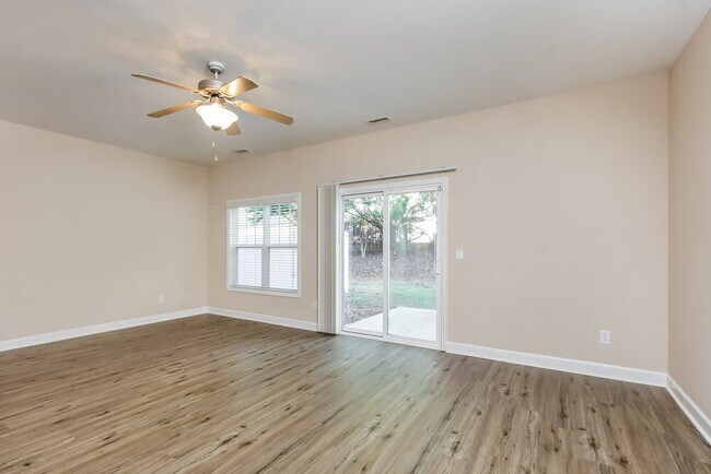 Foto del edificio - 2545 Spring Oaks Way