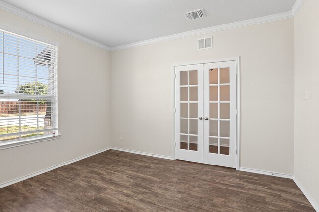 Foto del edificio - 709 Hummingbird Ln