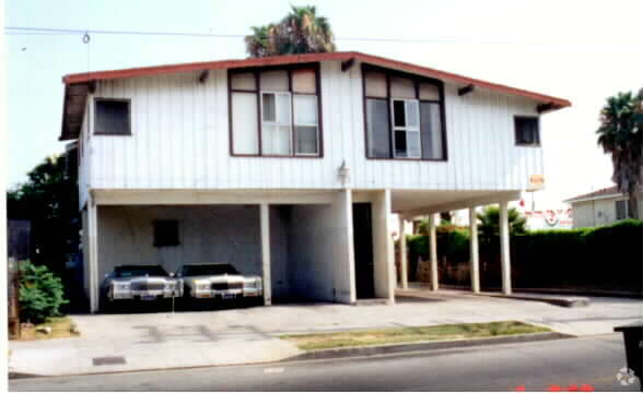 Primary Photo - 517 W. 92nd St.,