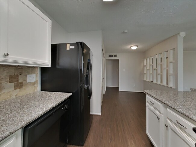 Building Photo - 2655 Lark