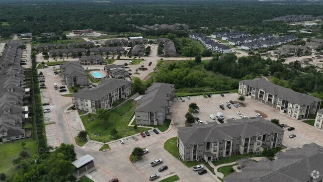  - The Curve at Crescent Pointe