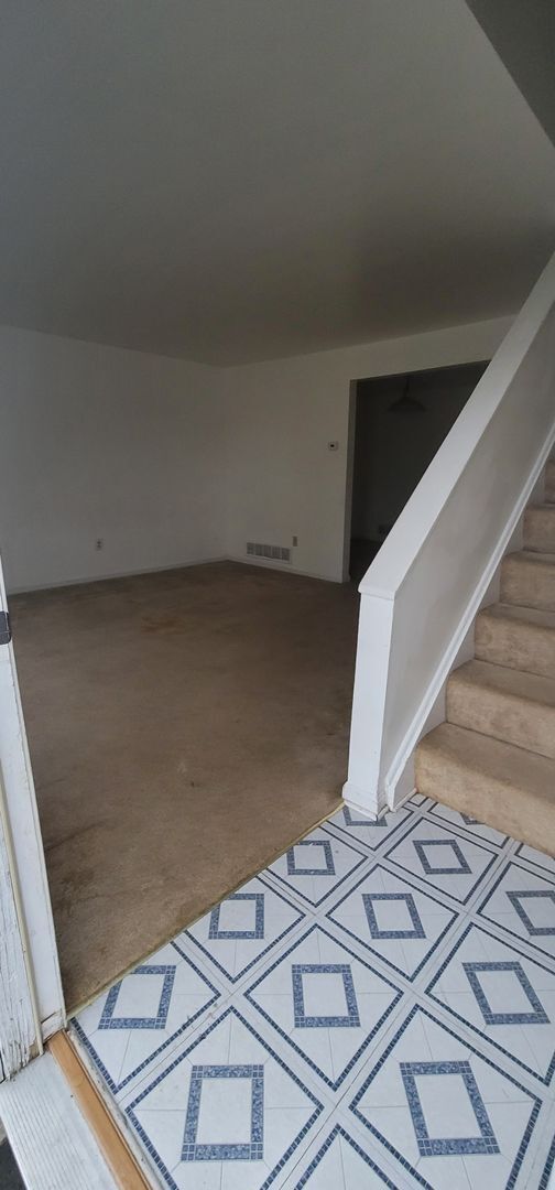 Building Photo - 149 Holmes St
