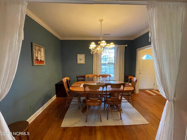 Building Photo - 745 Royal Bonnet Dr
