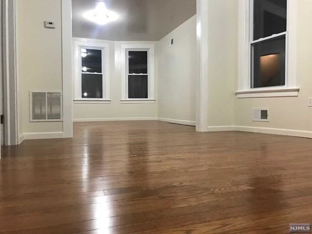 Foto del edificio - 4 bedroom in Kearny NJ 07032
