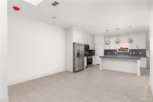 Building Photo - 15 S 42nd St