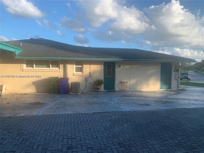 Foto del edificio - 2698-2704 Northwest 65th Avenue Apt #2700,...