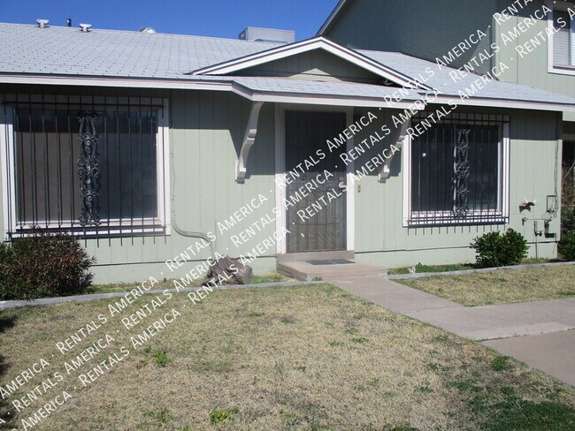 Foto del edificio - 2645 W Highland Ave