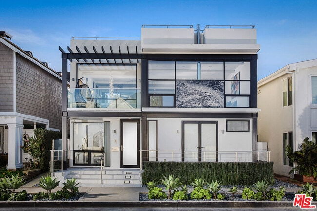 Building Photo - 2105 E Balboa Blvd